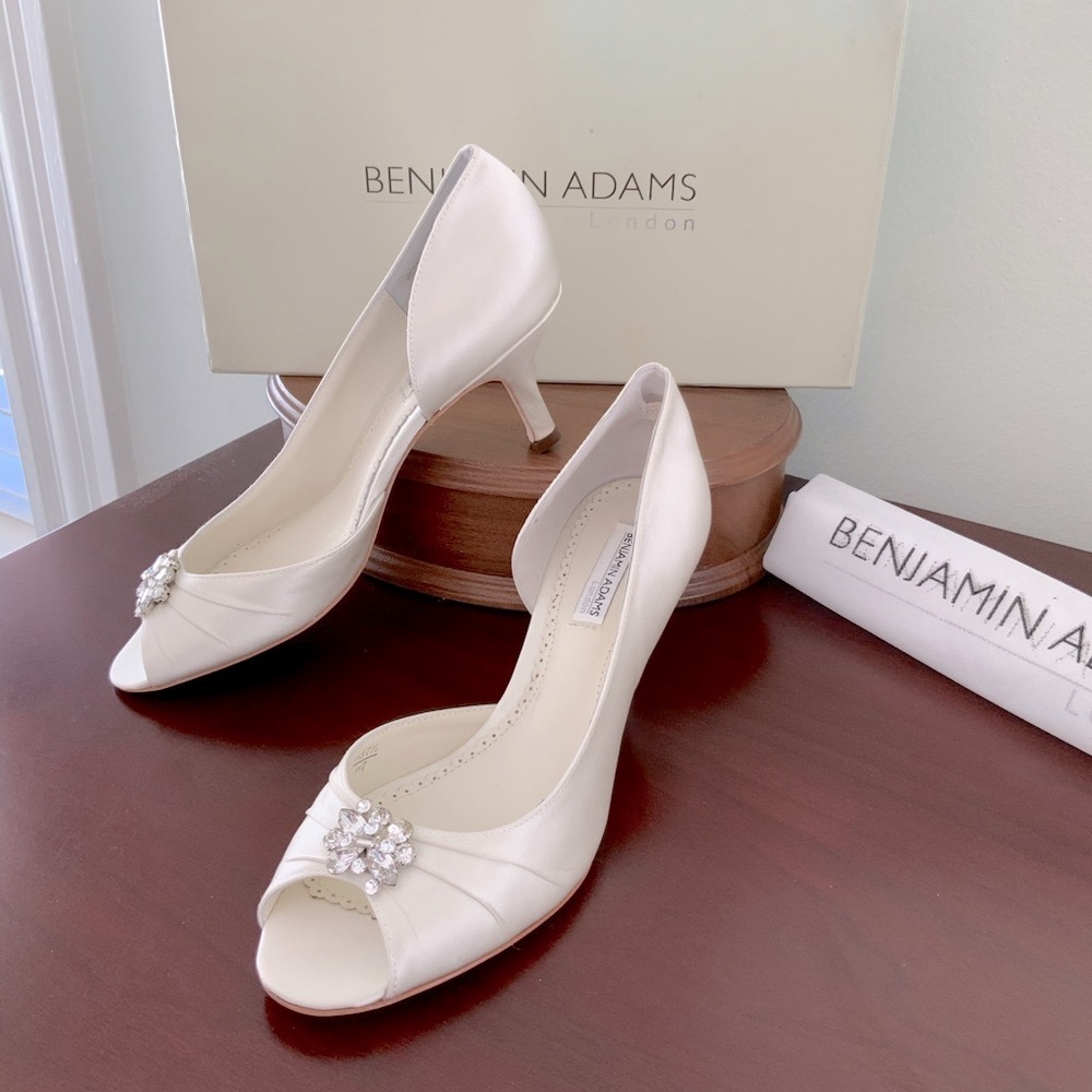 BENJAMIN ADAMS LONDON Ivory Silk Wedding Heels - 2” Heel - Women’s Size 6.5 NEW